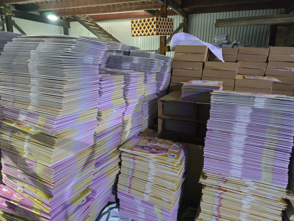 Tarimas con material terminado y empacado listo para envío nacional